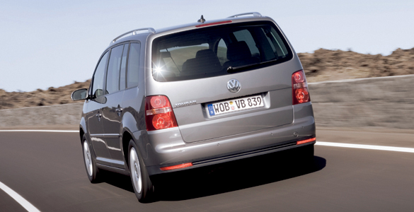 Volkwagen Touran (2007) 2.0 TDI Traveller 3/4 Trasera