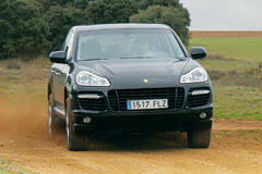 porsche-cayenne-vs-grand-cherokee-41 porsche-cayenne-vs-grand-cherokee-41