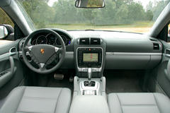 porsche-cayenne-vs-grand-cherokee-51 porsche-cayenne-vs-grand-cherokee-51