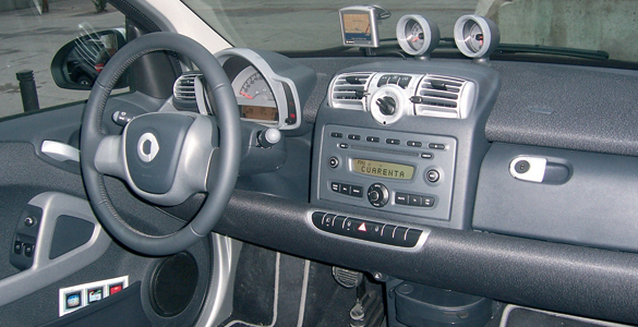 smart-four-two-interior