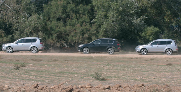 4007-vs-c-crosser-vs-outlander-26