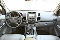mitsubishi-l200-vs-toyota-hilux-41 mitsubishi-l200-vs-toyota-hilux-41