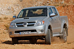 mitsubishi-l200-vs-toyota-hilux-61 mitsubishi-l200-vs-toyota-hilux-61