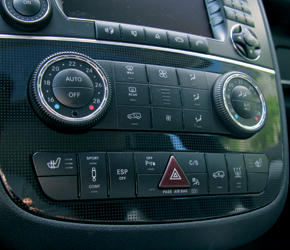 Por dentro Clase R 320 CDI
