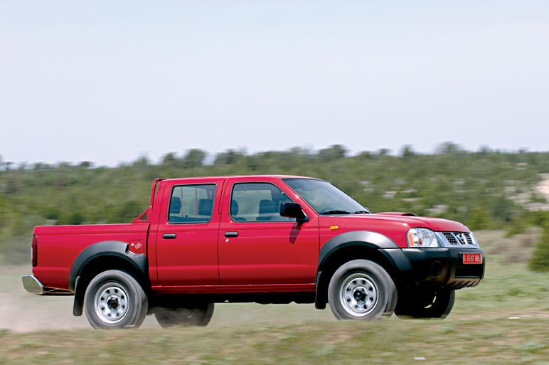 rival2_nissan-pick-up rival2_nissan-pick-up