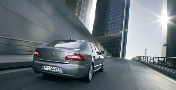Skoda Superb 3/4  Trasero