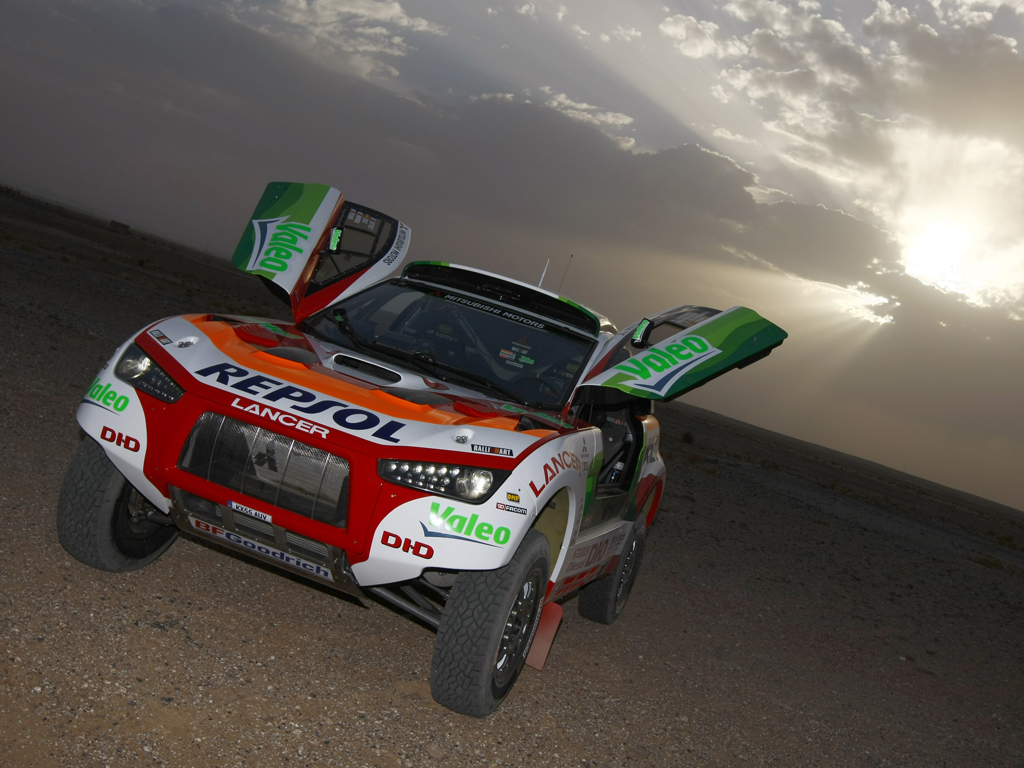 Repsol Mitsubishi y Repsol KTM para el Dakar