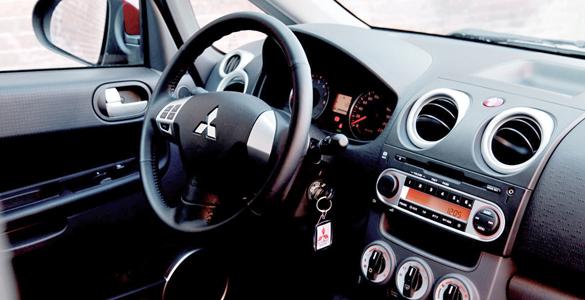 Mitsubishi Colt ´09 1.1 SP 5P Inform Interior