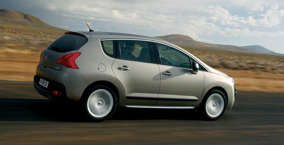 Peugeot 1.6 HDI 3008 (2010) Premium perfil en marcha