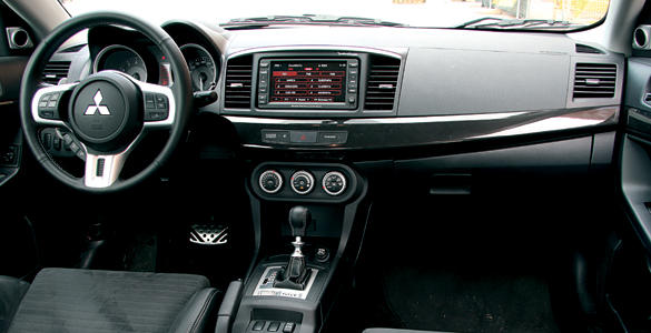 Mitsubishi Lancer Evo X Por Dentro