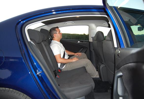 VW Passat  2.0 TDI 110 Bluemotion plazas traseras