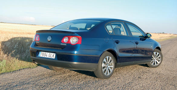 VW Passat  2.0 TDI 110 Bluemotion trasera