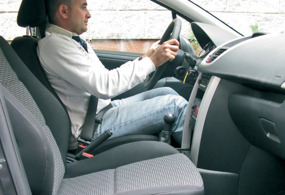 Peugeot 207 (2010) 1.6 HDI Sport plazas delanteras