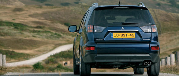 Mitsubishi  Outlander (2010)