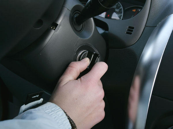 Si un coche no se para... ¿sabrías cómo detenerlo?