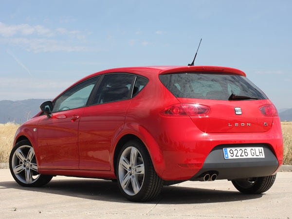 Honda Civic vs Seat León