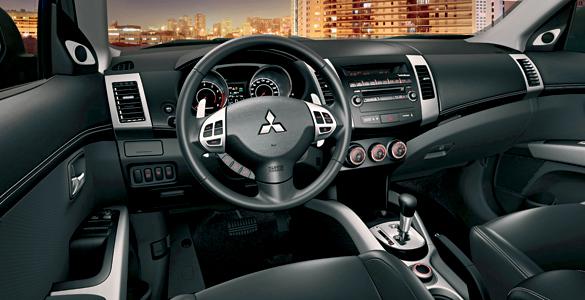 Mitsubishi Outlander (2010) 2.2 Di-D  interior