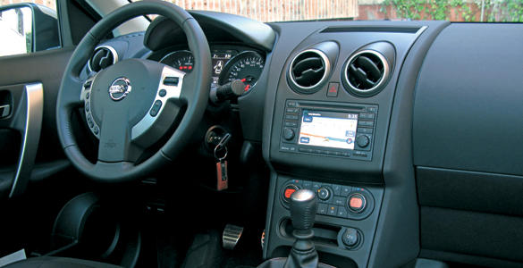 Nissan Qashqai (2010) 1.5 dCi  Tekna Sport interior