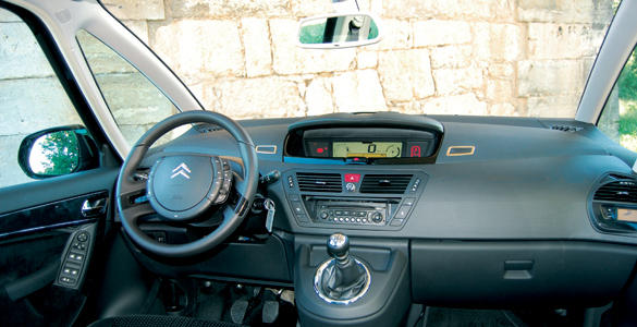 Citroën C4 2.0 HDI (2010) 150 Picasso interior2