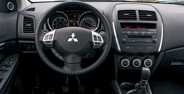 Por dentro Mitsubishi ASX (2010) 2.0 DI-D 150 CV