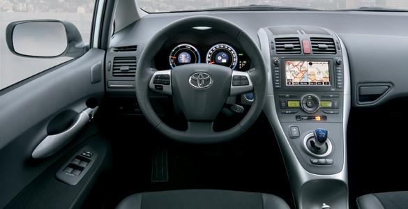 Toyota Auris (2010) HSD Active interior