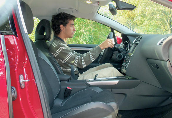 Citroën C4 (2010) 2.0 HDI Exclusive plazas delanteras1