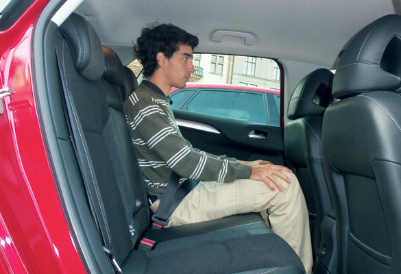 Citroën C4 (2010) 2.0 HDI Exclusive plazas traseras