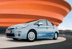 Toyota Prius EV (El motor eléctrico asiste al de gasolina)
