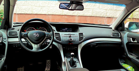 Honda Accord (2011) 2.2 i-DTEC Type S interior