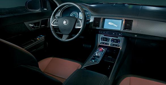 Jaguar 2.2D Classic XF Por dentro