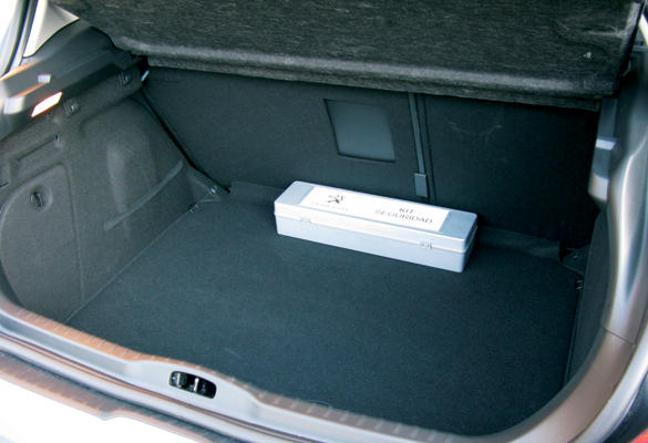 Peugeot 308 1.6 HDI Allure maletero1