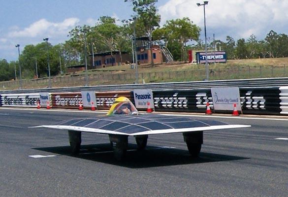 coche solar tres cuartos