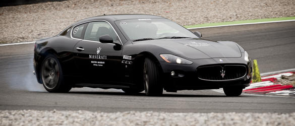 Maserati Gran Turismo en circuito Maserati Gran Turismo en circuito