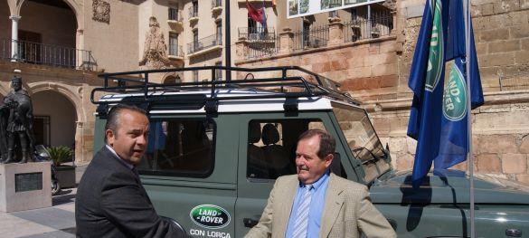 Land Rover Defender para Lorca: Eduardo S. Abad y Andrés N. de Aro Land Rover Defender para Lorca: Eduardo S. Abad y Andrés N. de Aro