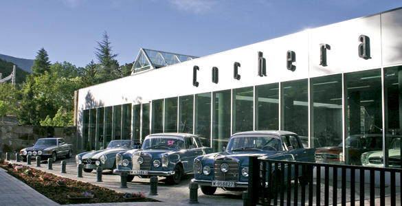 Fachada de Cochera, lugar que, además, es la Delegación centro del Mercedes-Benz Club España.