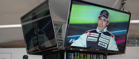 Motorhome de Williams: Pastor Maldonado en rueda de prensa Motorhome de Williams: Pastor Maldonado en rueda de prensa