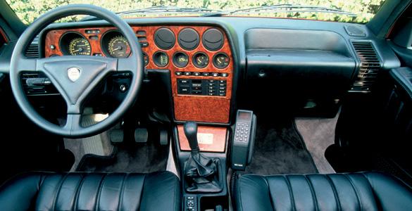 Lancia Thema 8.32 salpicadero