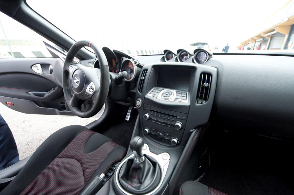 nissan juke nismo interior