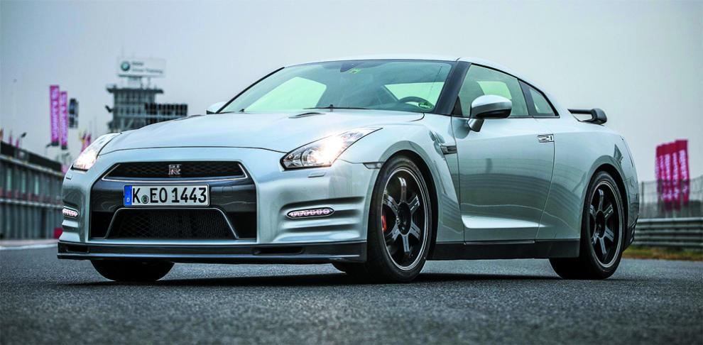 nissan gt r