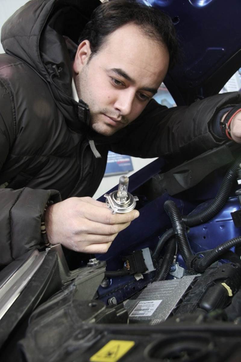 cambiar bombilla coches