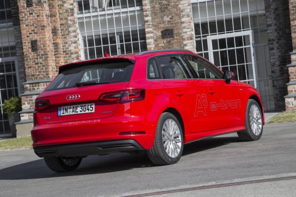 Audi A3 etron vista trasera