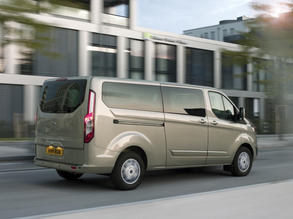 Ford Tourneo Custom trasera accion