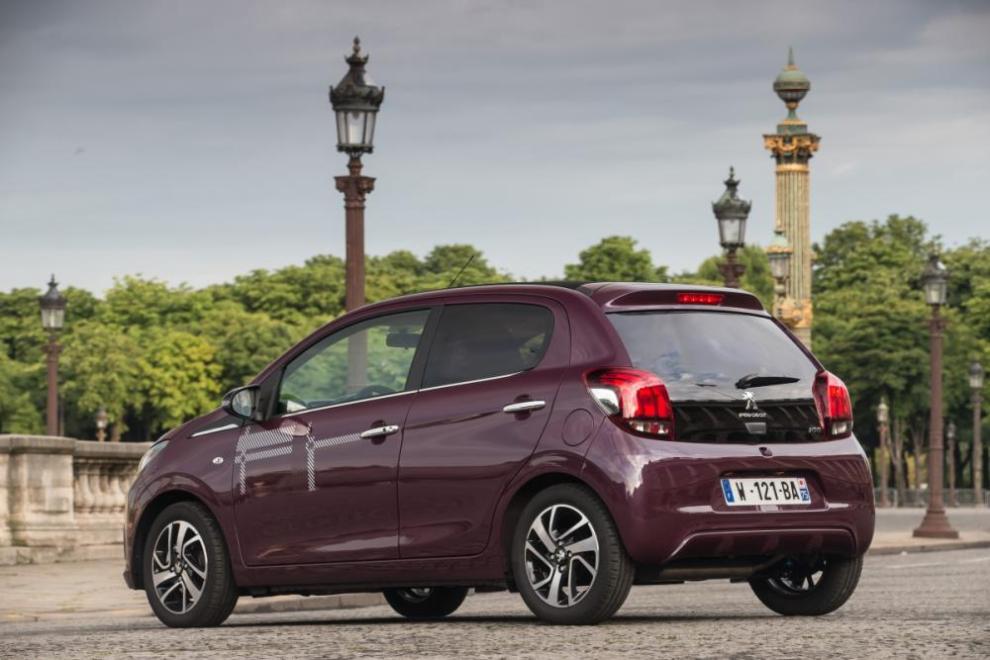 Peugeot 108 trasera