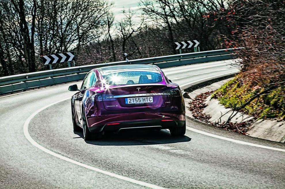 Tesla Model S, trasera