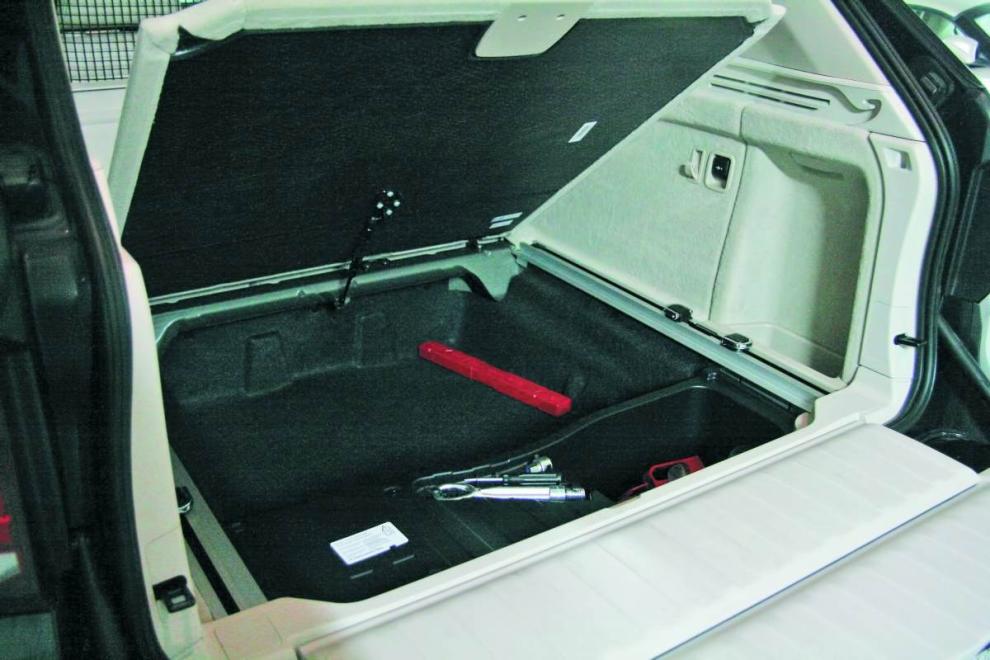 BMW X5 espacio de carga bajo el piso del maletero
