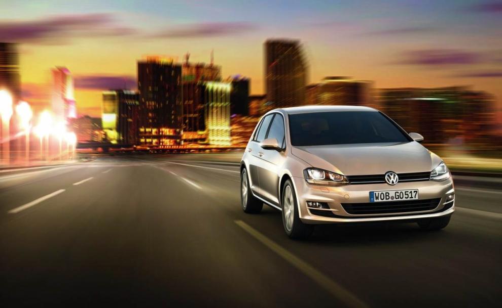 Volkswagen Golf VII de noche