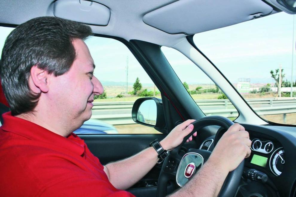 Francisco Javier Cañil prueba el Fiat 500L