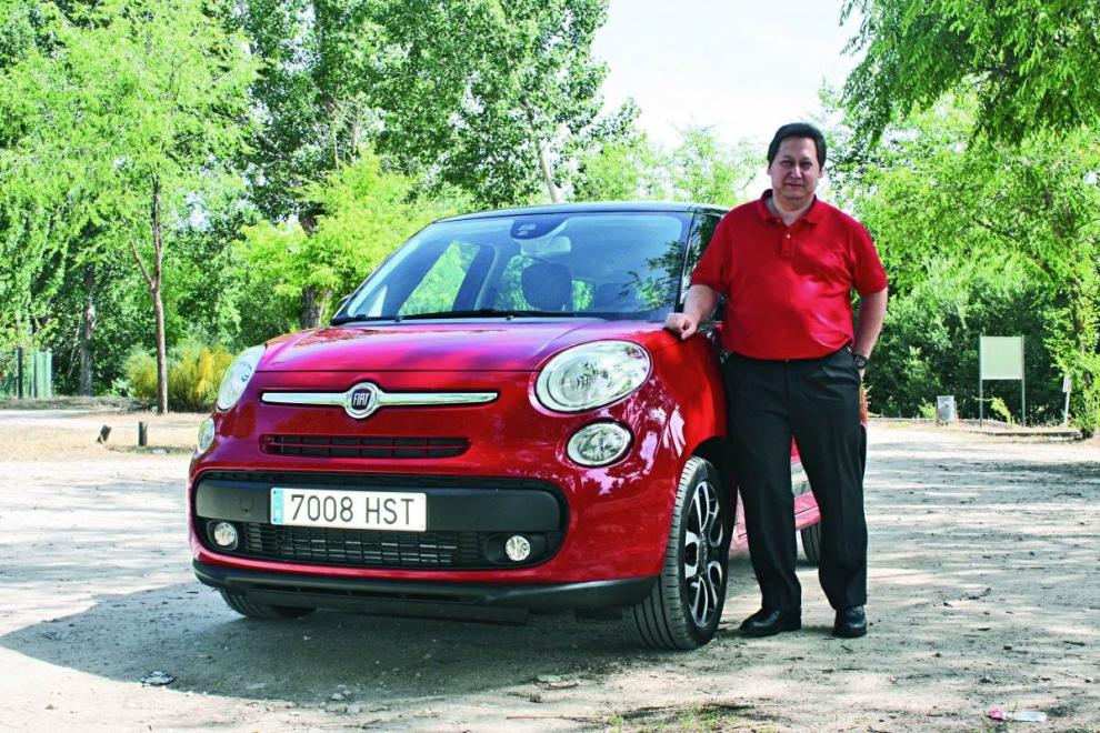 Francisco Javier Cañil prueba el Fiat 500L