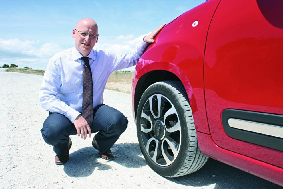 Jonatan Fernández prueba el Fiat 500L con Autofacil