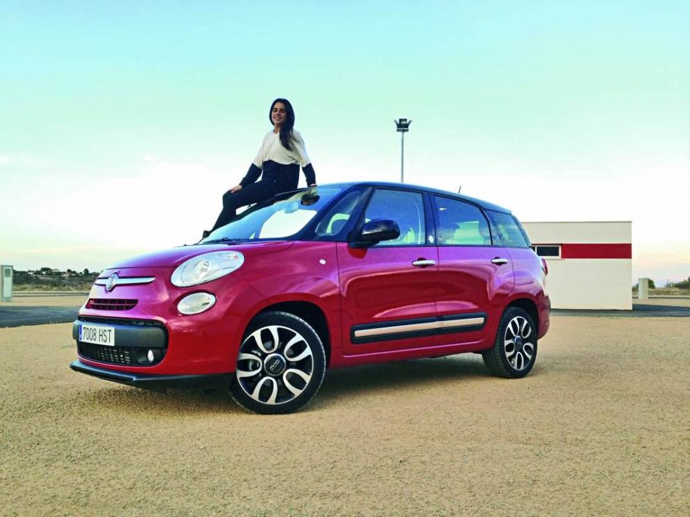 Adriana Agudo prueba el  Fiat 500L para Autofacil